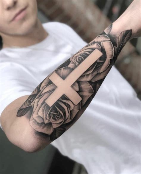 tattoo croce braccio uomo|86 idee su Tatuaggi braccio uomo